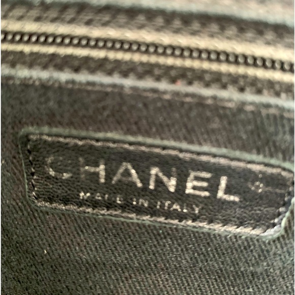 CHANEL Iridescent Caviar Quilted - Picture 9 of 13